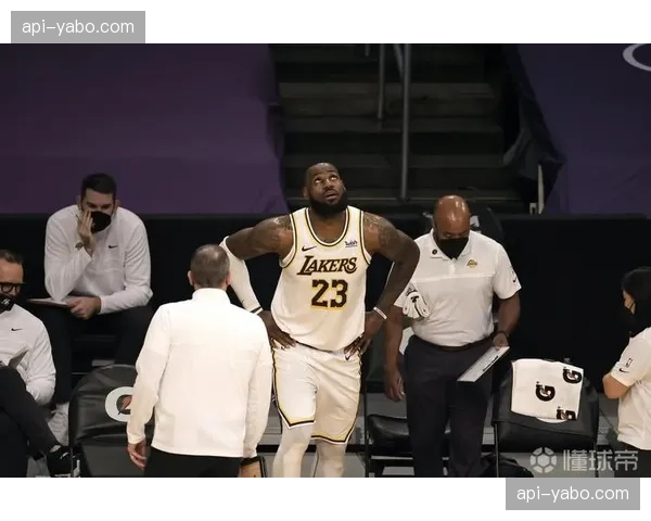 老鹰兰代尔右脚踝高位扭伤 复查时间表确定将缺席季后赛首轮